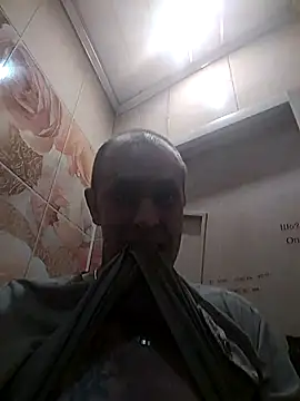 Snapshot of MaxDevilWhite chatting on 17, 10, 2025 MaxDevilWhite online show from 17, 10, 2025