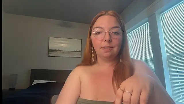 Snapshot of curvycate127 chatting on 25, 5, 2026 curvycate127 online show from 25, 5, 2026