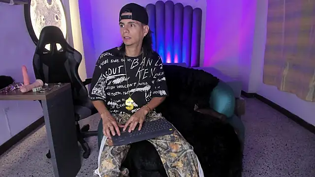 Snapshot of Martshall09 chatting on 6, 11, 2025 Martshall09 online show from 6, 11, 2025