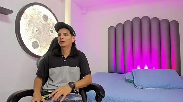 Snapshot of Martshall09 chatting on 8, 11, 2025 Martshall09 online show from 8, 11, 2025