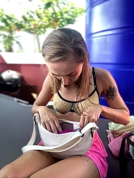 White Lu online show from 5, 10, 2025