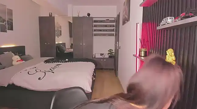 HelenShawn online show from 2, 2, 2025