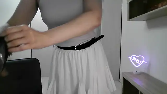 Victoria Glam online show from 13, 3, 2025