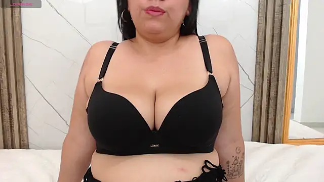 AmmyPike1 online show from 12, 3, 2025