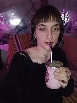 parejarica420 online show from 8, 8, 2026