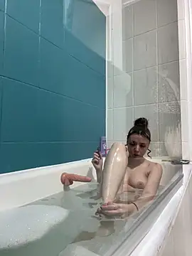 bunnythetailor online show from 3, 2, 2025