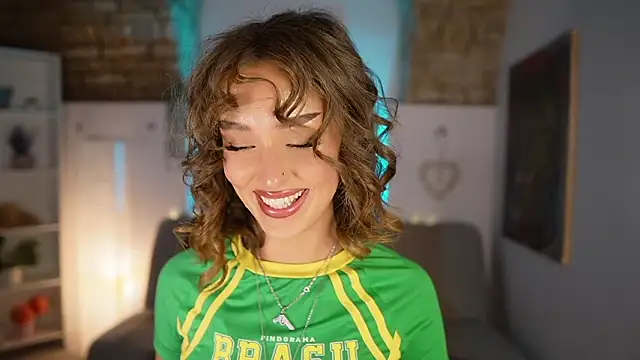 Clara Nia online show from 5, 2, 2025