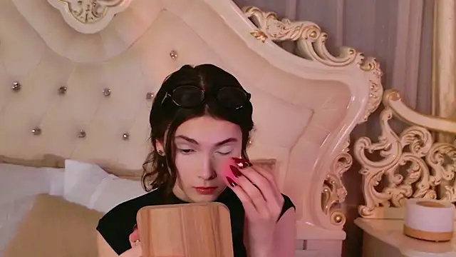 GIGI DAV online show from 30, 10, 2025