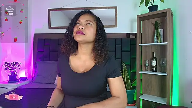 CamiilaReyes online show from 10, 4, 2026