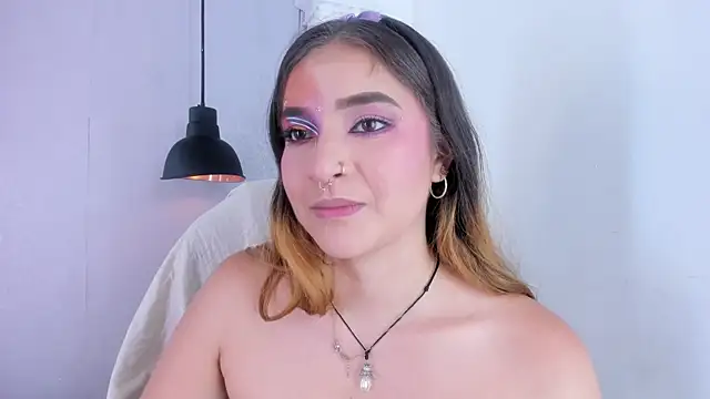 Shanntal  online show from 11, 9, 2025