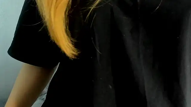 Shanntal  online show from 10, 10, 2025