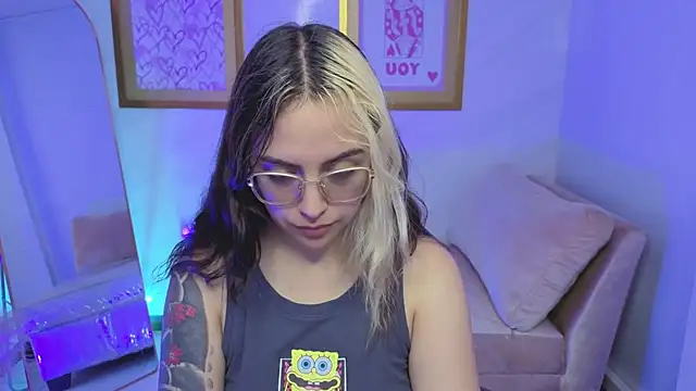 Snapshot of Hela_v chatting on 25, 11, 2025 Hela v online show from 25, 11, 2025