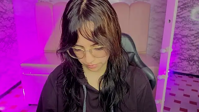 Hela v online show from 25, 4, 2026