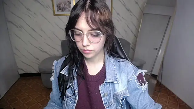 Snapshot of Hela_v chatting on 30, 4, 2026 Hela v online show from 30, 4, 2026