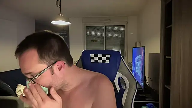 Funnyjul31 online show from 5, 2, 2025