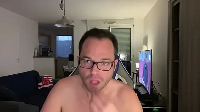 Funnyjul31 online show from 17, 2, 2025