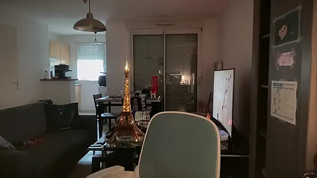 Funnyjul31 online show from 19, 4, 2026