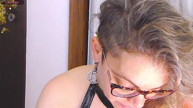 Snapshot of Ju-Hot chatting on 13, 2, 2025 Ju-Hot online show from 13, 2, 2025