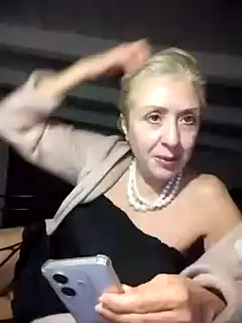 Snapshot of divinaerotica chatting on 19, 11, 2025 divinaerotica online show from 19, 11, 2025