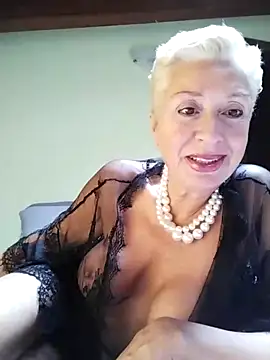 Snapshot of divinaerotica chatting on 10, 6, 2026 divinaerotica online show from 10, 6, 2026