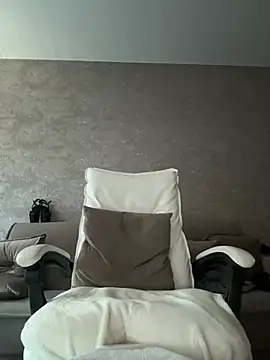 LillySquirtShot online show from 18, 6, 2026