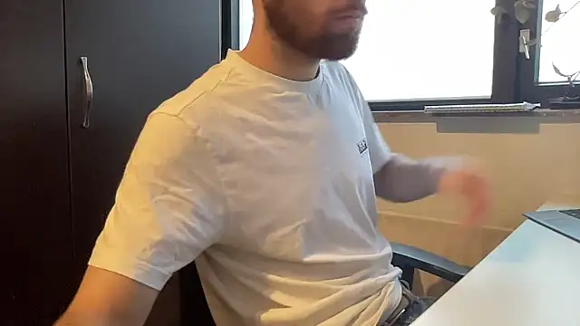 Snapshot of bullyboyy chatting on 27, 2, 2025 bullyboyy online show from 27, 2, 2025