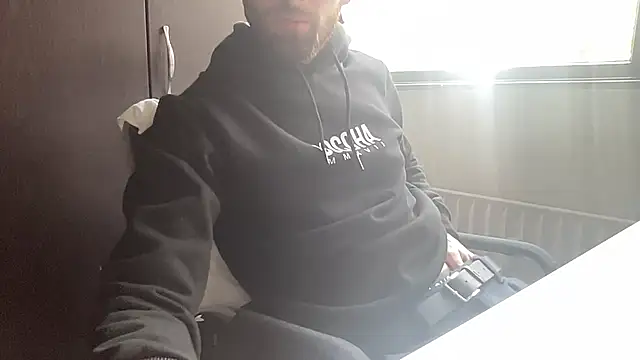 Snapshot of bullyboyy chatting on 7, 10, 2025 bullyboyy online show from 7, 10, 2025