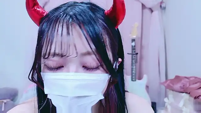 Snapshot of Megu-mimi chatting on 5, 12, 2025 Megu-mimi online show from 5, 12, 2025