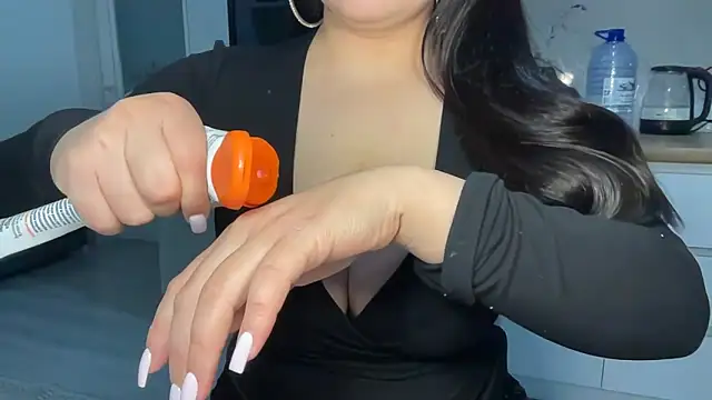 anora sunny online show from 28, 4, 2026