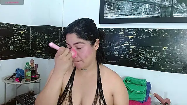 hornny cougar online show from 27, 4, 2026