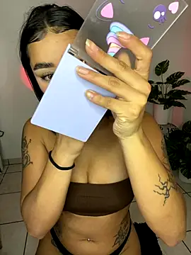 Snapshot of meli_ortiz_ chatting on 24, 11, 2025 meli ortiz online show from 24, 11, 2025