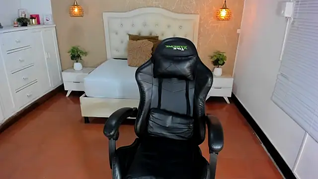 Hadley  online show from 28, 4, 2026