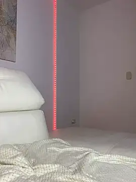 eileensophi online show from 10, 3, 2025