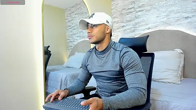 Snapshot of lennox_ray chatting on 13, 2, 2025 lennox ray online show from 13, 2, 2025