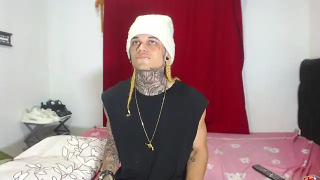 Snapshot of hot_man05 chatting on 30, 1, 2025 hot man05 online show from 30, 1, 2025