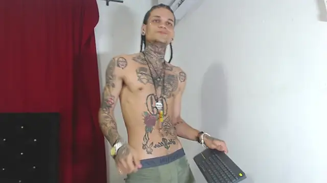 Snapshot of hot_man05 chatting on 24, 2, 2025 hot man05 online show from 24, 2, 2025