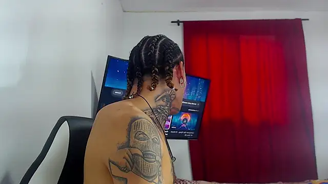 Snapshot of hot_man05 chatting on 24, 10, 2025 hot man05 online show from 24, 10, 2025