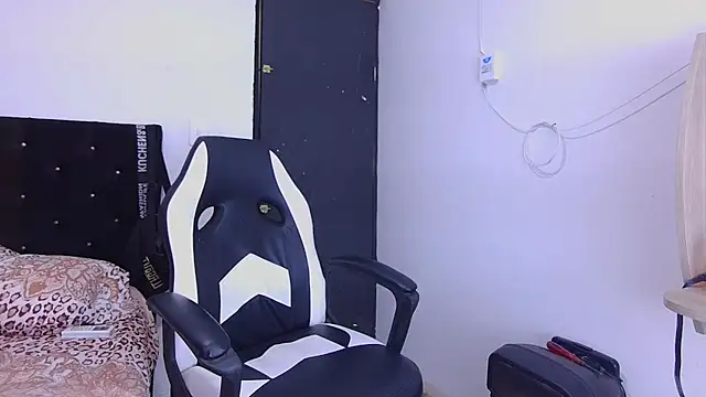 Snapshot of hot_man05 chatting on 30, 10, 2025 hot man05 online show from 30, 10, 2025