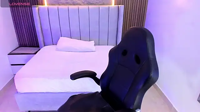 CALANTHELOVE1 online show from 28, 4, 2026