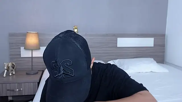 Liiamthompson online show from 1, 10, 2025