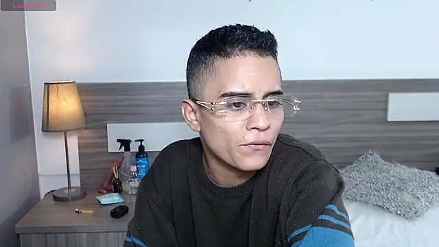 Liiamthompson online show from 30, 11, 2025