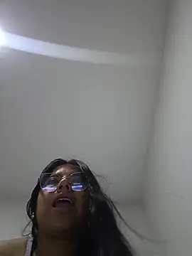 Snapshot of viccky_vick chatting on 5, 11, 2025 viccky vick online show from 5, 11, 2025