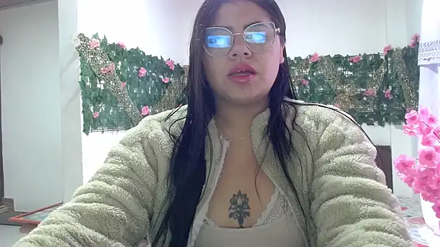 Snapshot of viccky_vick chatting on 30, 11, 2025 viccky vick online show from 30, 11, 2025