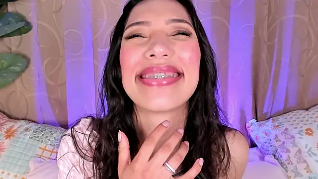 Snapshot of Miss_veronicaa2 chatting on 9, 6, 2026 Miss veronicaa2 online show from 9, 6, 2026