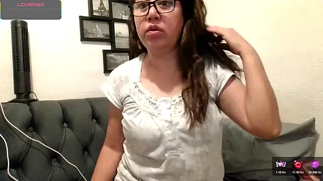 MirandaLatinaLovely online show from 13, 3, 2026