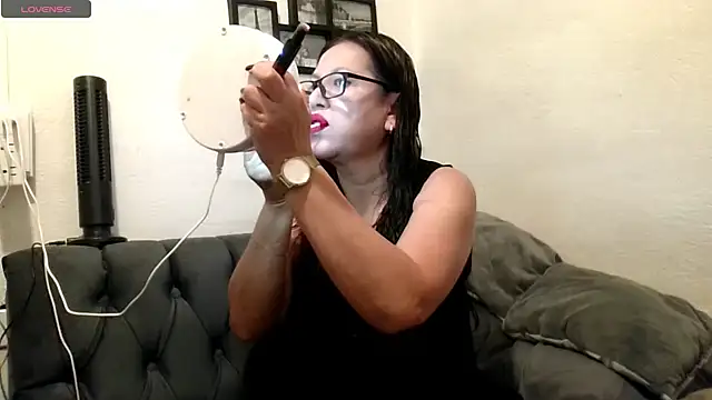 MirandaLatinaLovely online show from 25, 4, 2026