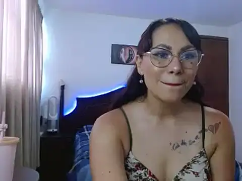 AloLovely  online show from 13, 4, 2026