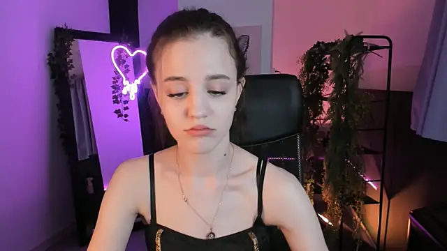 MilaStoyne online show from 24, 2, 2025