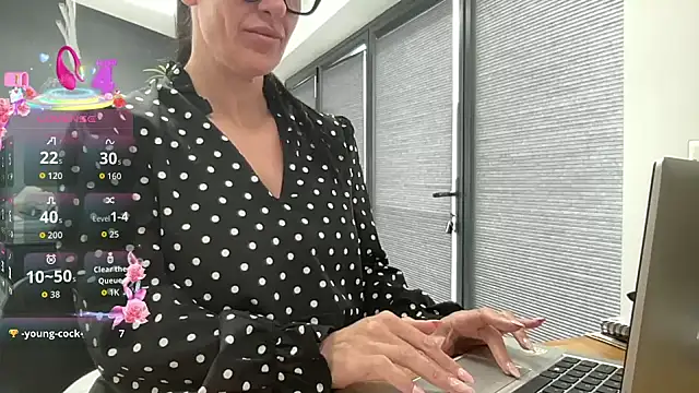 Snapshot of goddess-harper chatting on 10, 9, 2025 goddess-harper online show from 10, 9, 2025