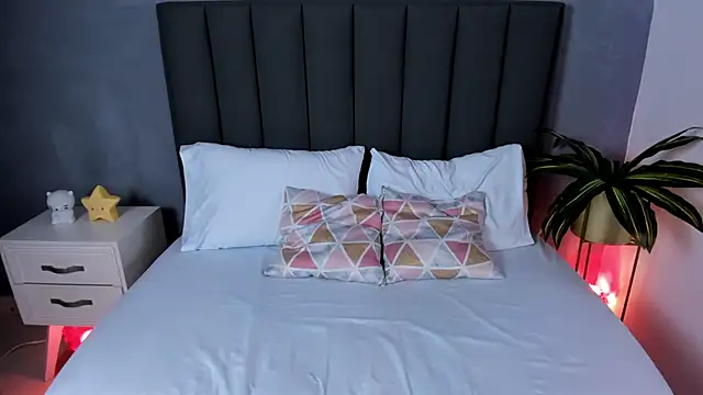 alessia leroy online show from 5, 3, 2025